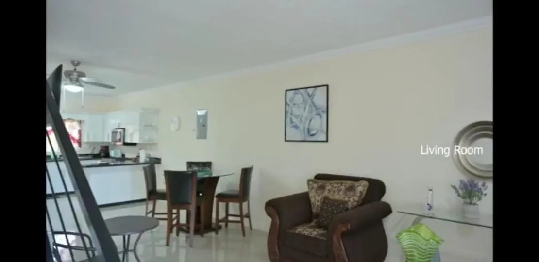Επικοινωνία με το Palm View Estates